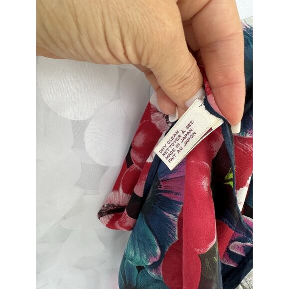 Vintage Anne Klein 100% Silk Scarf JAPAN Floral ANEMONE Red Pink Blue Elegant - Picture 6 of 6
